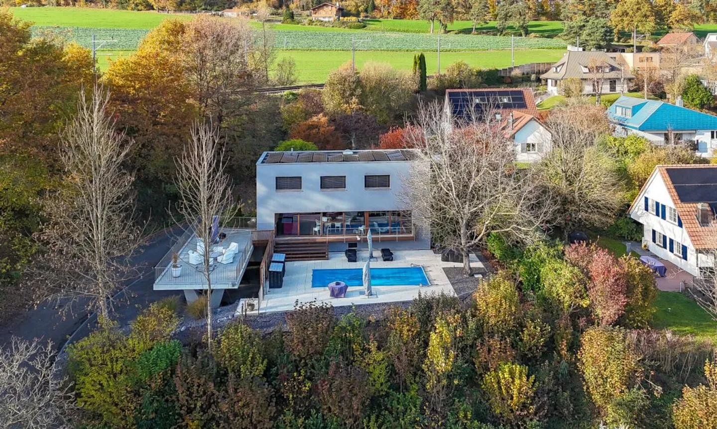 Il Lusso Discreto: Una Villa d'Architetto da Scoprire Assolutamente - Foto 1 di 11