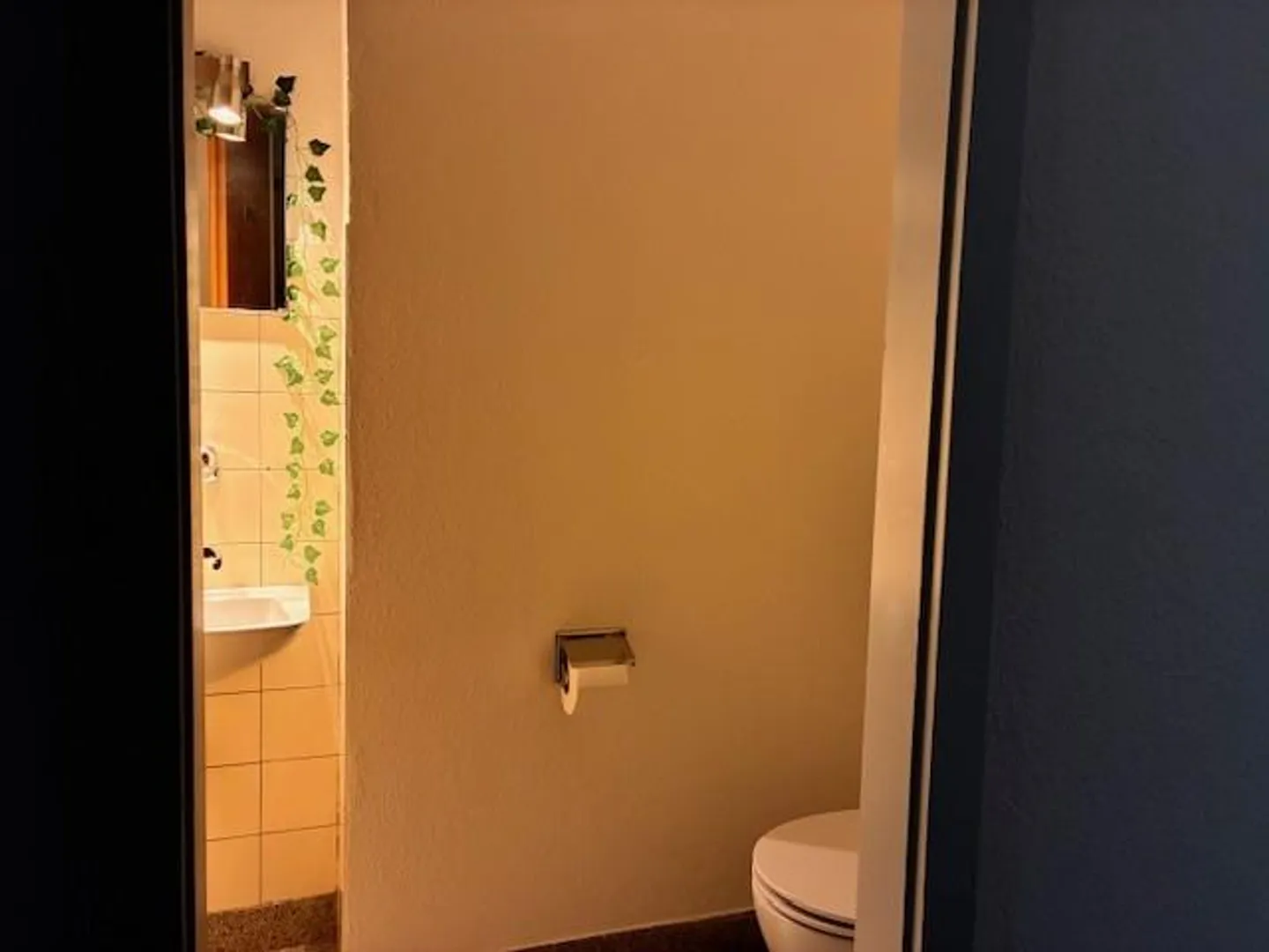 Grosszügige Büroräume - Foto 9 von 10