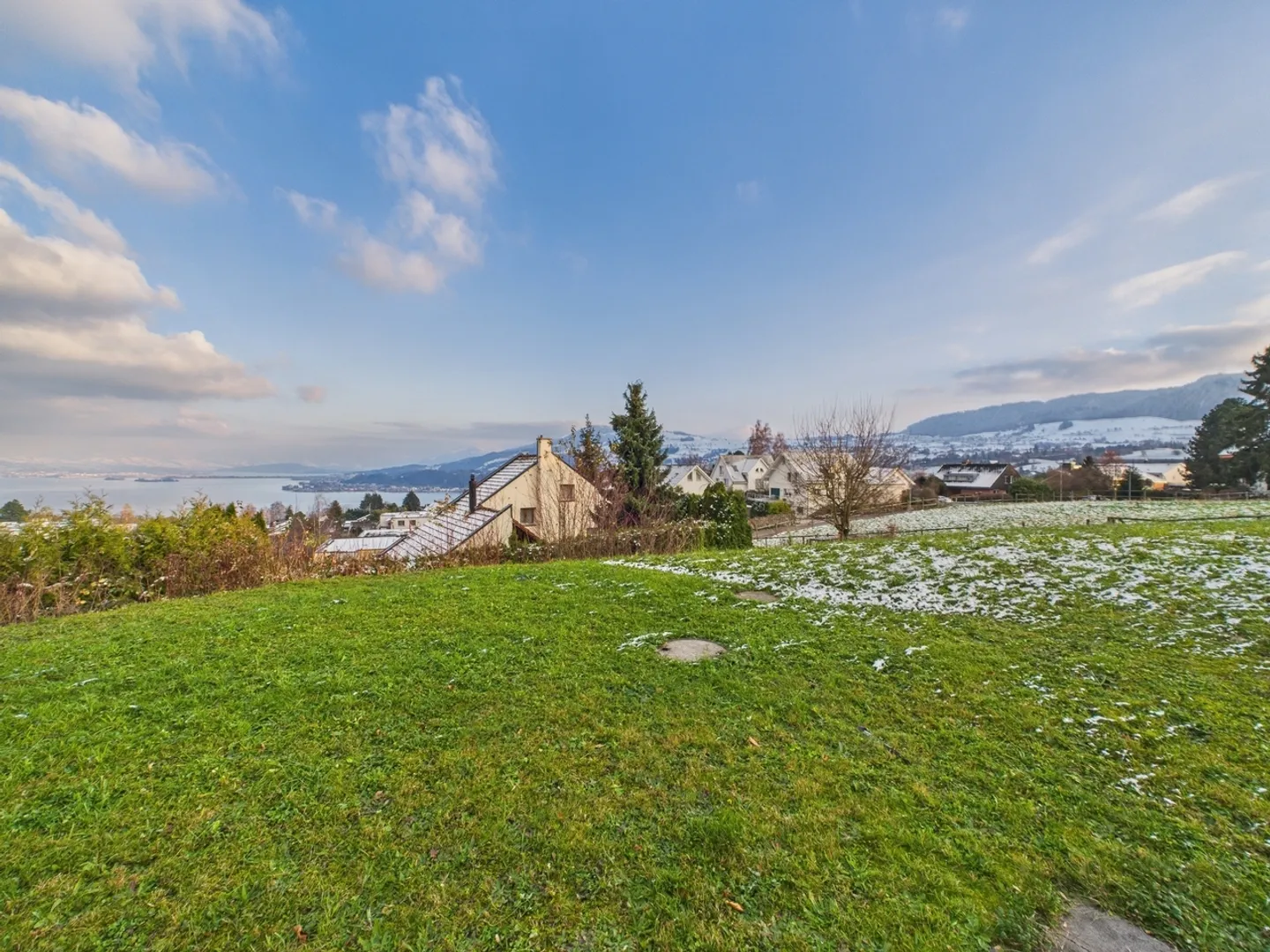 Appartement moderne de 2,5 pièces dans un emplacement panoramique calme de Richterswil - Photo 1 sur 12