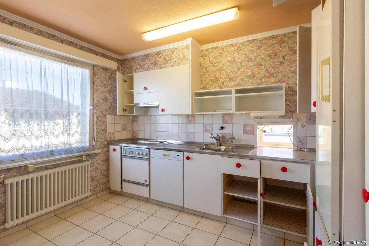 Single-family house with workshop and storage areas, ideal for living and working - Photo 5 of 17