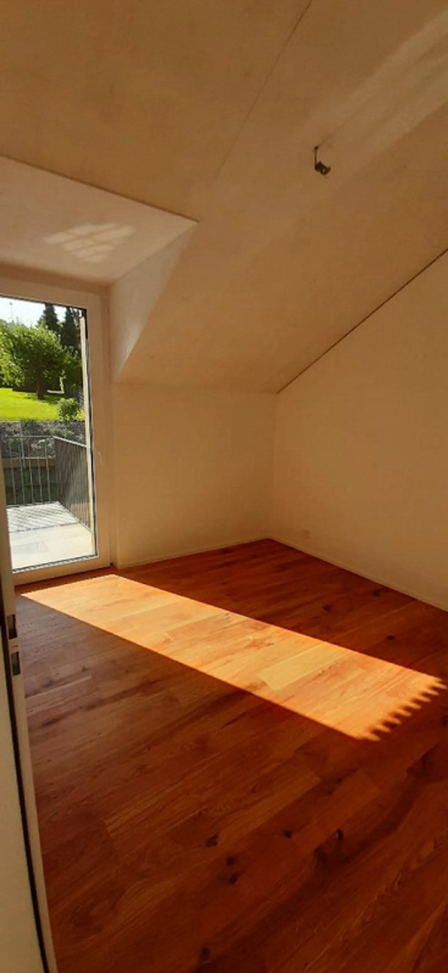 Appartement moderne de 2,5 pièces sous les toits à Wuppenau - Photo 2 sur 7