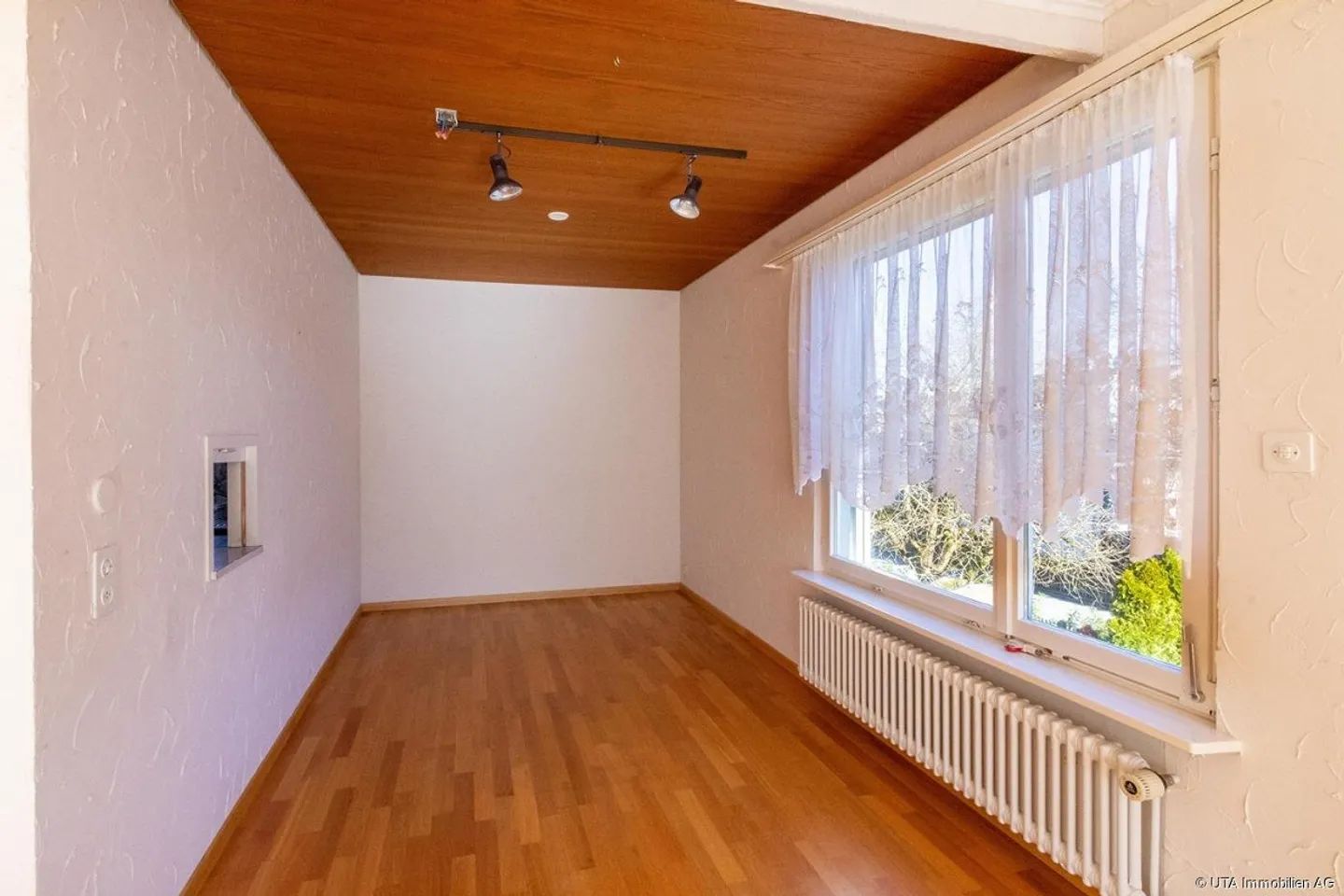 Single-family house with workshop and storage areas, ideal for living and working - Photo 7 of 17