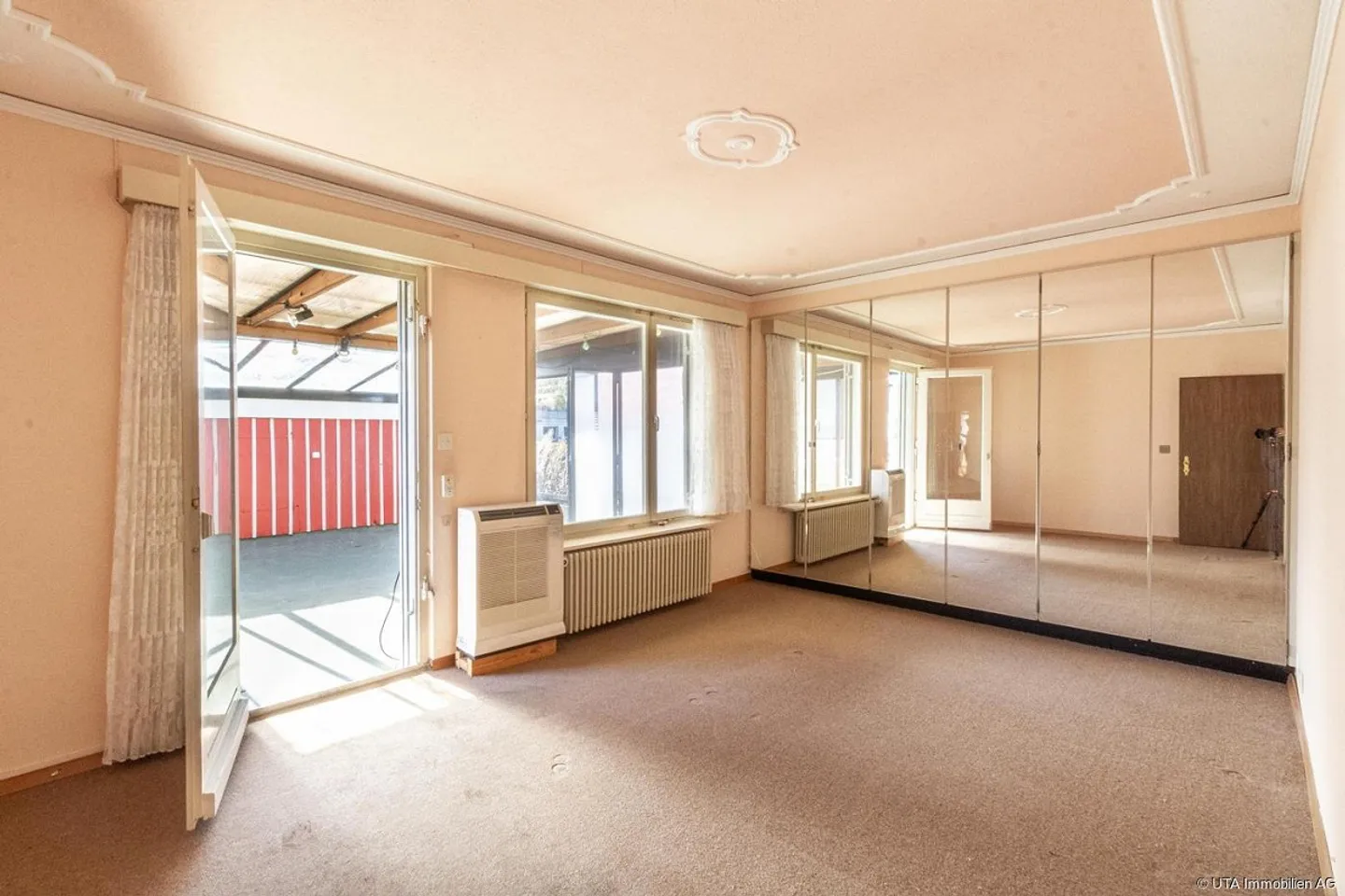 Single-family house with workshop and storage areas, ideal for living and working - Photo 8 of 17