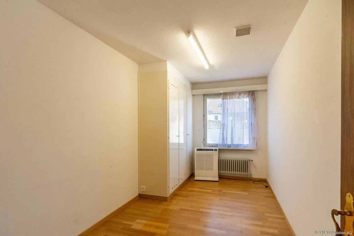 Single-family house with workshop and storage areas, ideal for living and working - Photo 9 of 17