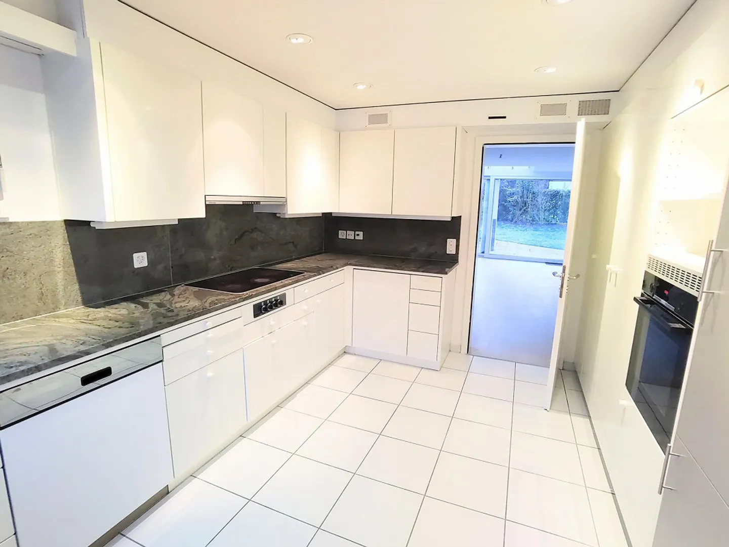 5.5-Room Corner Townhouse in Nature-Friendly Prime Location Baden - Photo 4 of 28