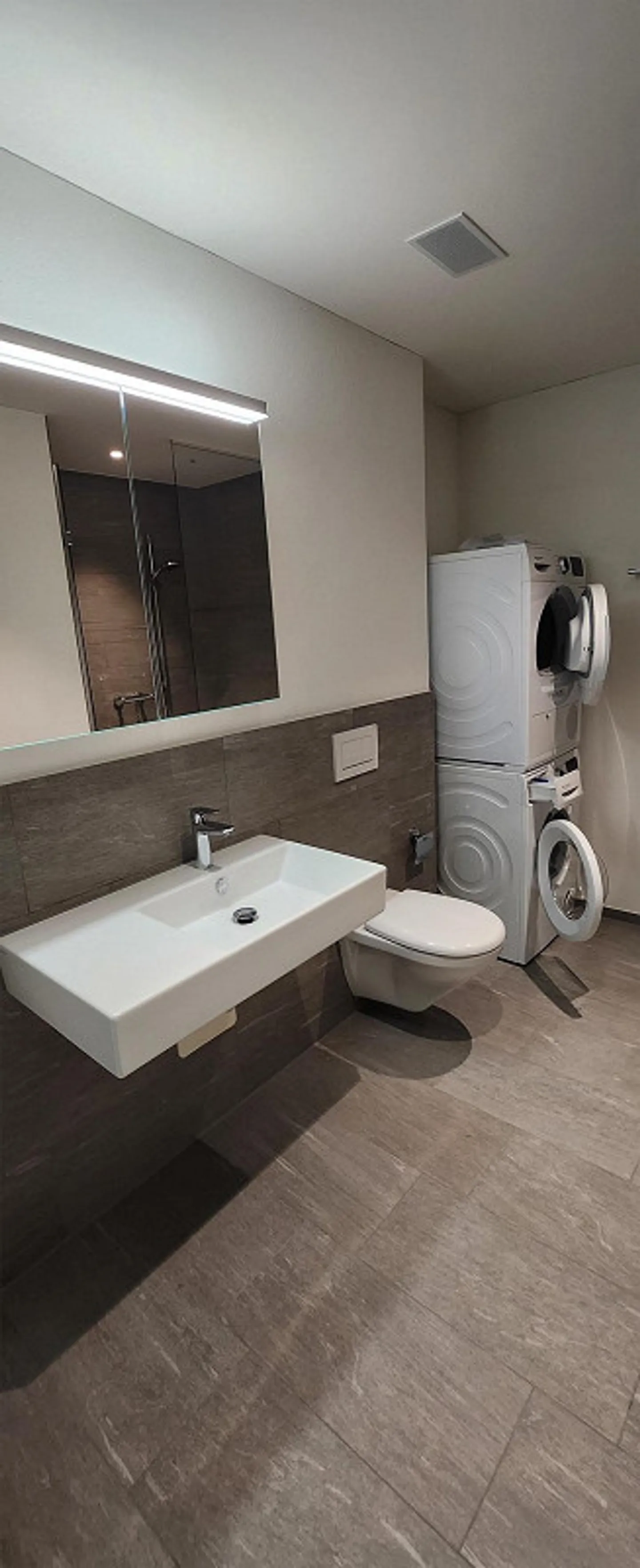 Appartement moderne de 2,5 pièces sous les toits à Wuppenau - Photo 3 sur 7