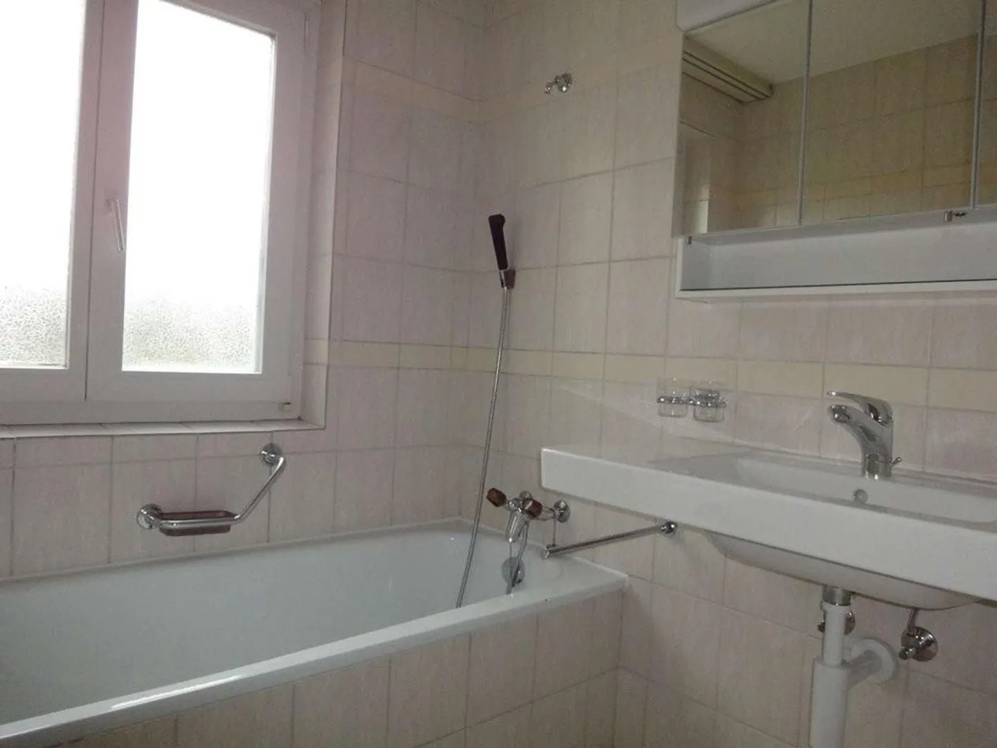 Beautifully located in Engerfeld - Photo 5 of 10