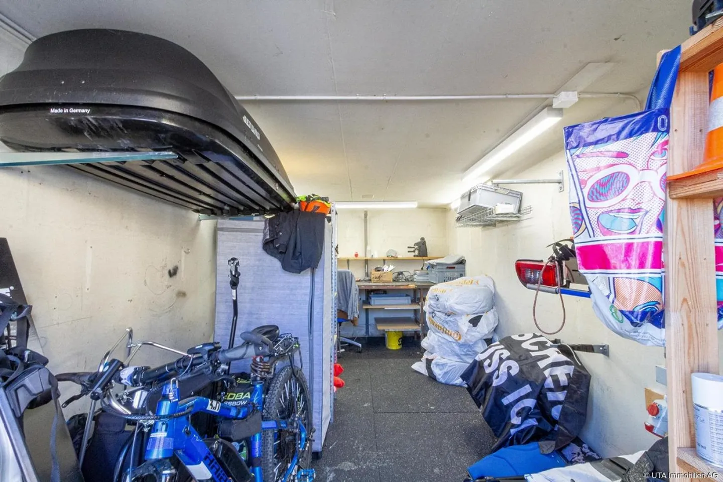 Single-family house with workshop and storage areas, ideal for living and working - Photo 14 of 17