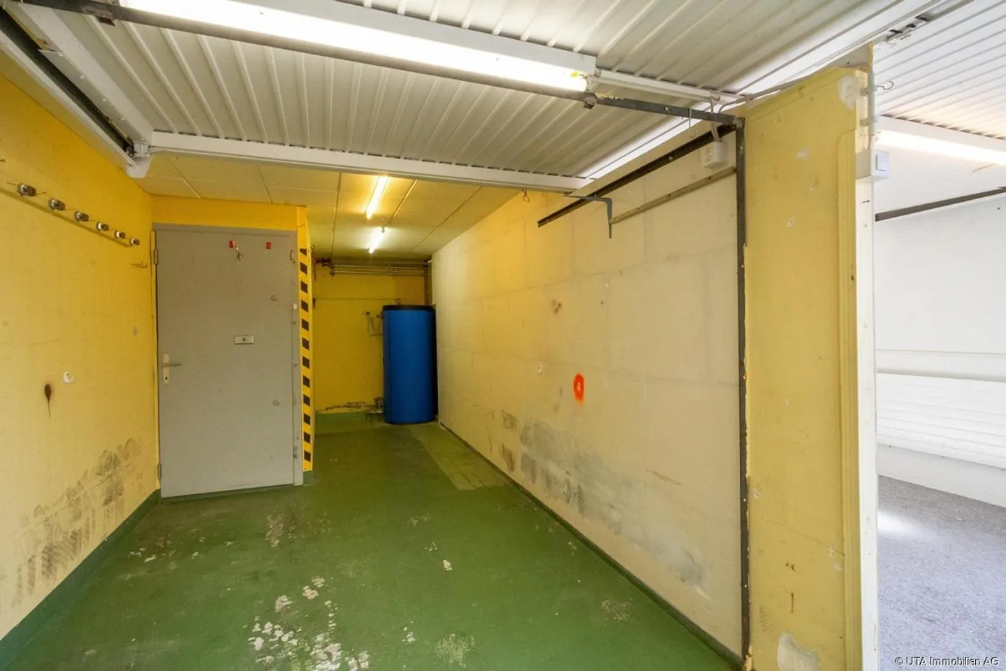 Single-family house with workshop and storage areas, ideal for living and working - Photo 16 of 17