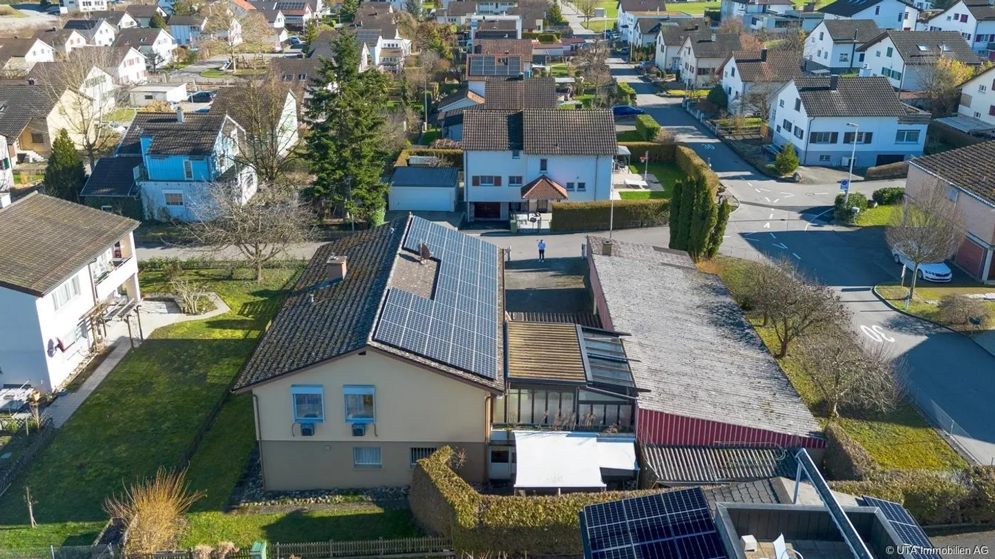 Single-family house with workshop and storage areas, ideal for living and working - Photo 17 of 17