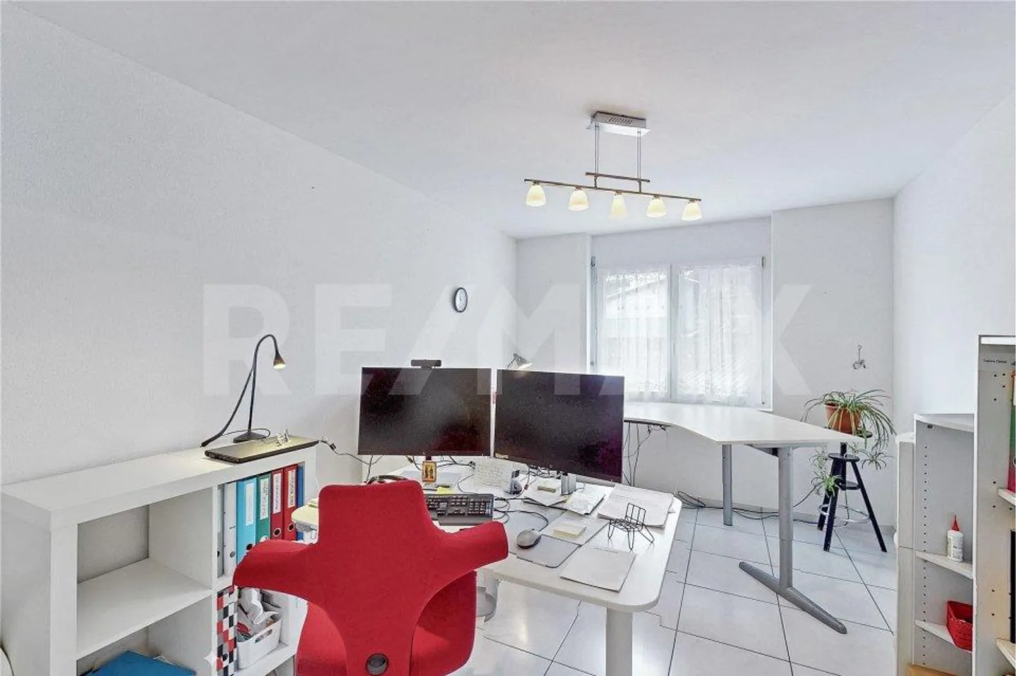 Appartamento 5½ locali, ascensore, posto auto sotterraneo incluso, vista lago, balcone vetrato, grande cucina - Foto 12 di 13