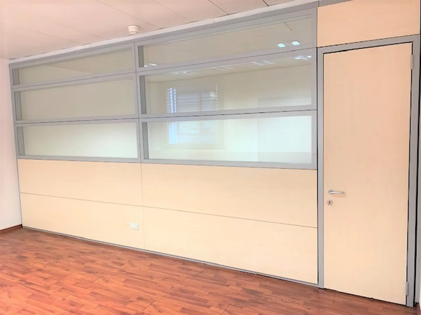 BUREAU CENTRAL ET LUMINEUX - Photo 3 sur 5