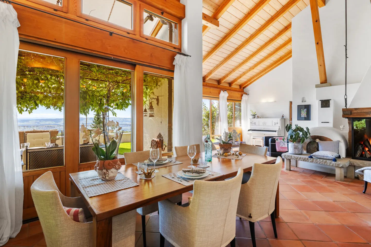 Casa unifamiliare ad Aeugst am Albis: vivere con vista e tanto spazio - Foto 2 di 5