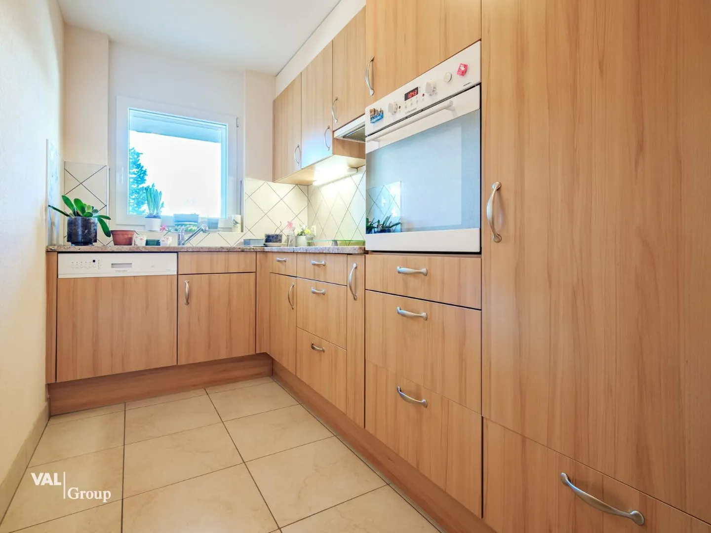 Residence with 3 Generous Apartments - Photo 9 of 13
