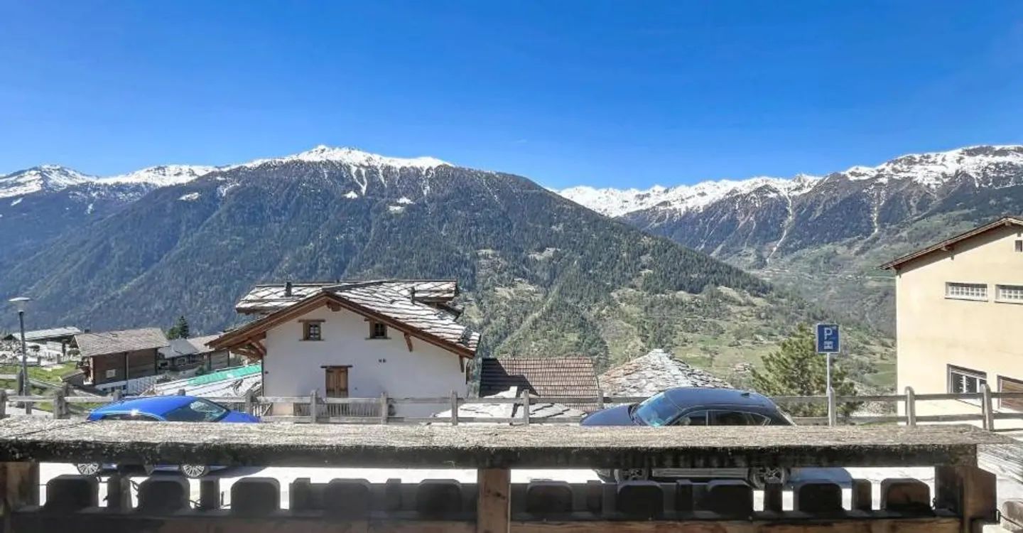 Wohnung mit Renovierungspotential und Blick auf die Berge - Foto 3 von 11