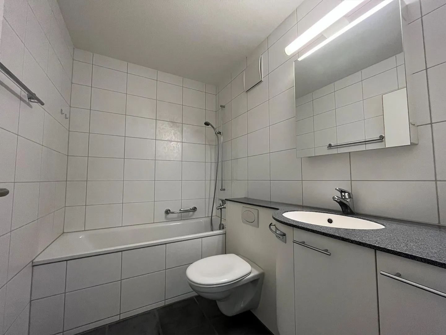 Attractive Single Apartment in Suhr - Photo 2 of 6