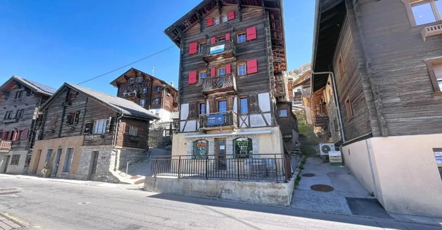 Wohnung mit Renovierungspotential und Blick auf die Berge - Foto 1 von 11