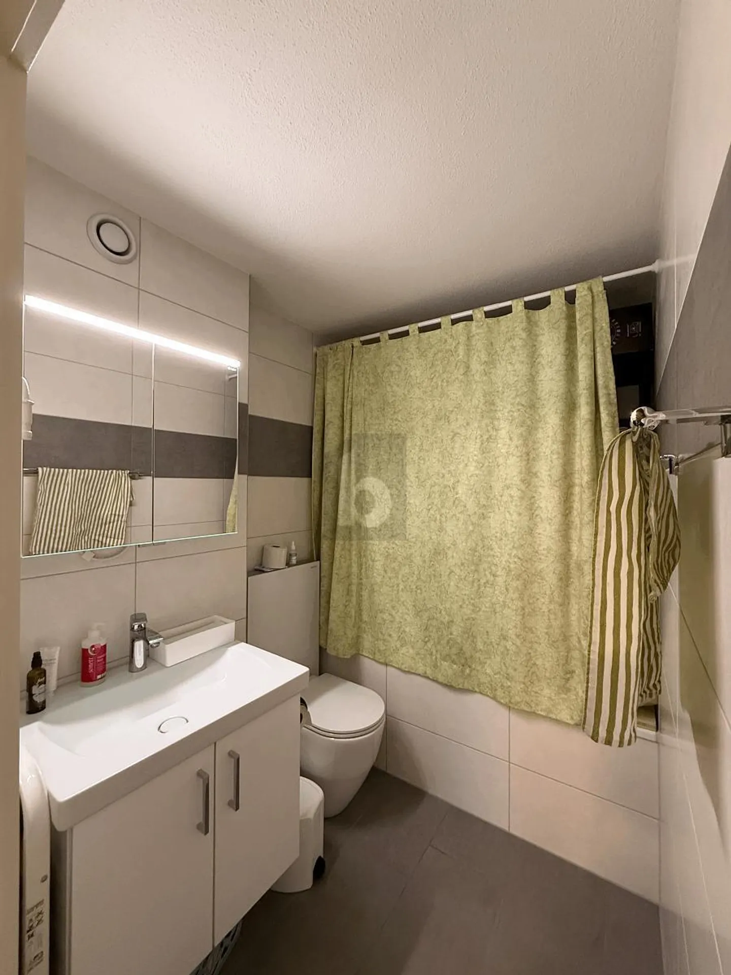 STILVOLL MIT BALKON & WEITBLICK IN BADEN - Foto 5 von 6