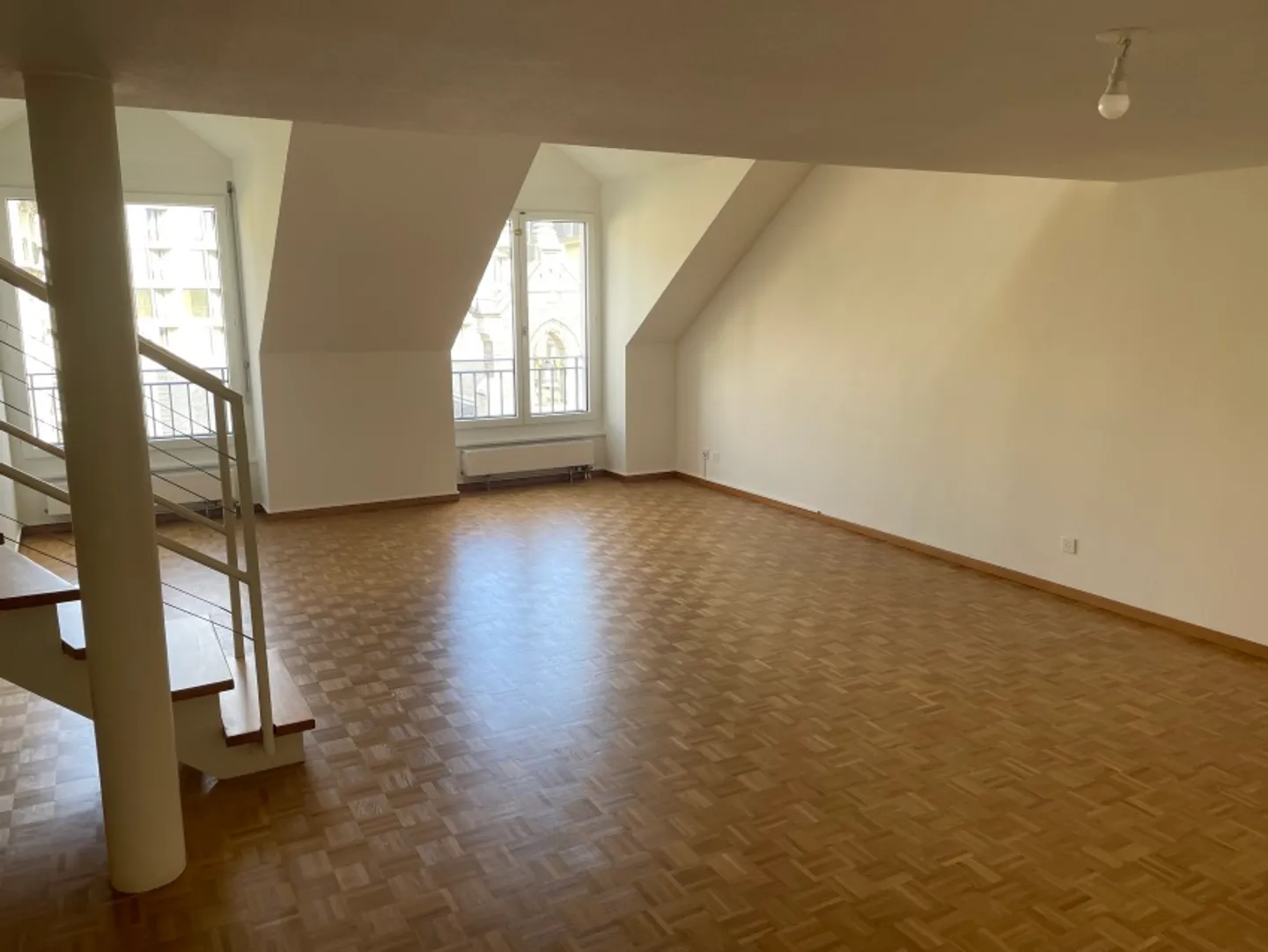 Bellissimo appartamento di 3 stanze di 113 m2, con galleria, a 100m dal lago - Foto 3 di 10