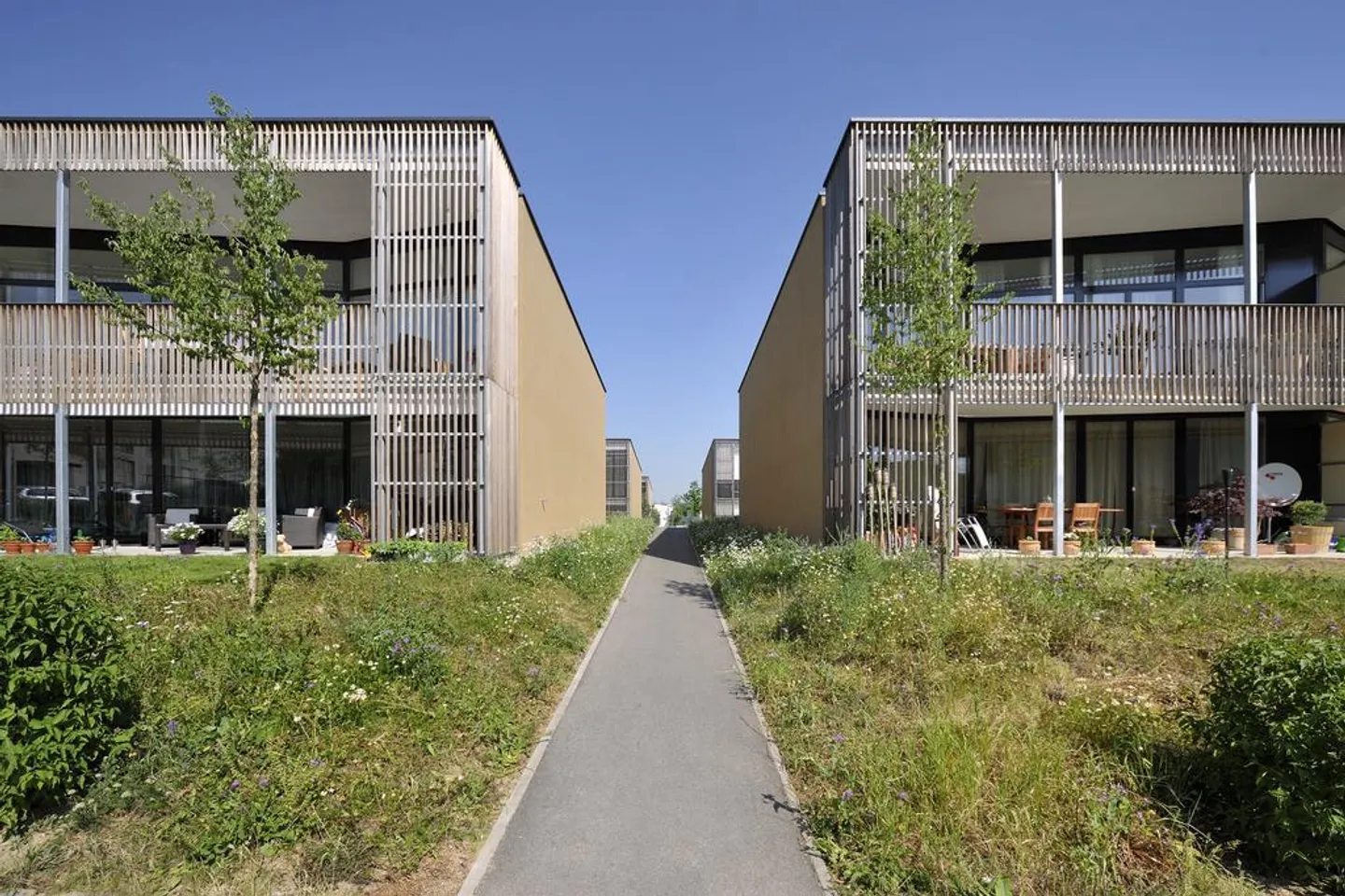 Grosszügige 2 1/2-Zimmmerwohnung im Grünen mit Gartensitzplatz - Foto 3 von 11