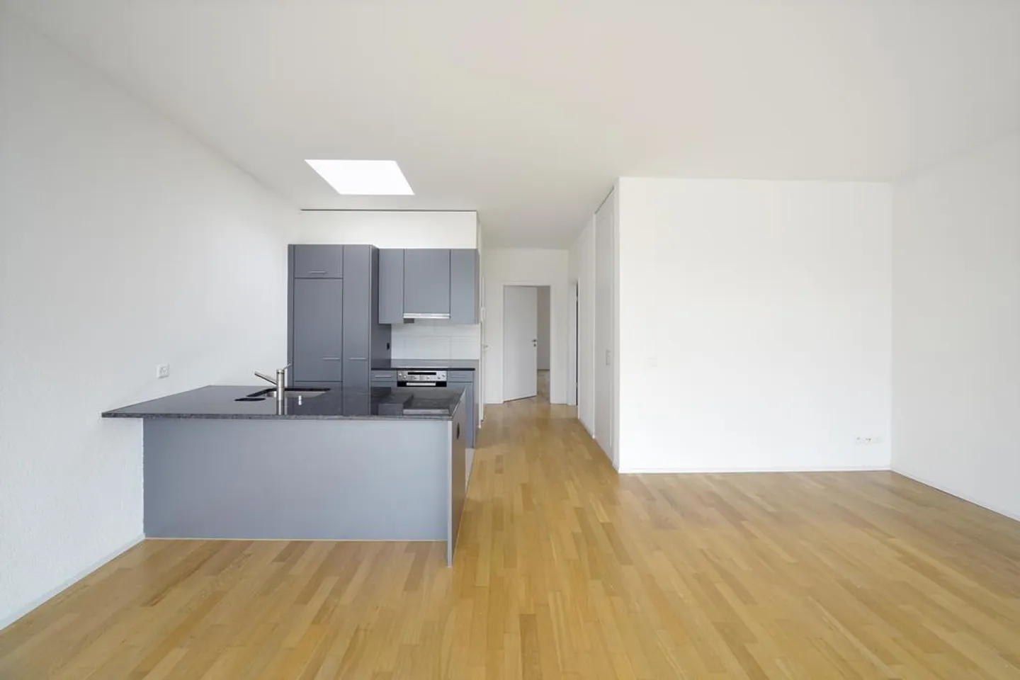 Grosszügige 2 1/2-Zimmmerwohnung im Grünen mit Gartensitzplatz - Foto 5 von 11