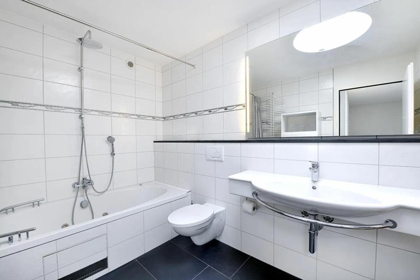 4.5-Room Middle House with Extraordinary Architecture - Photo 10 of 16