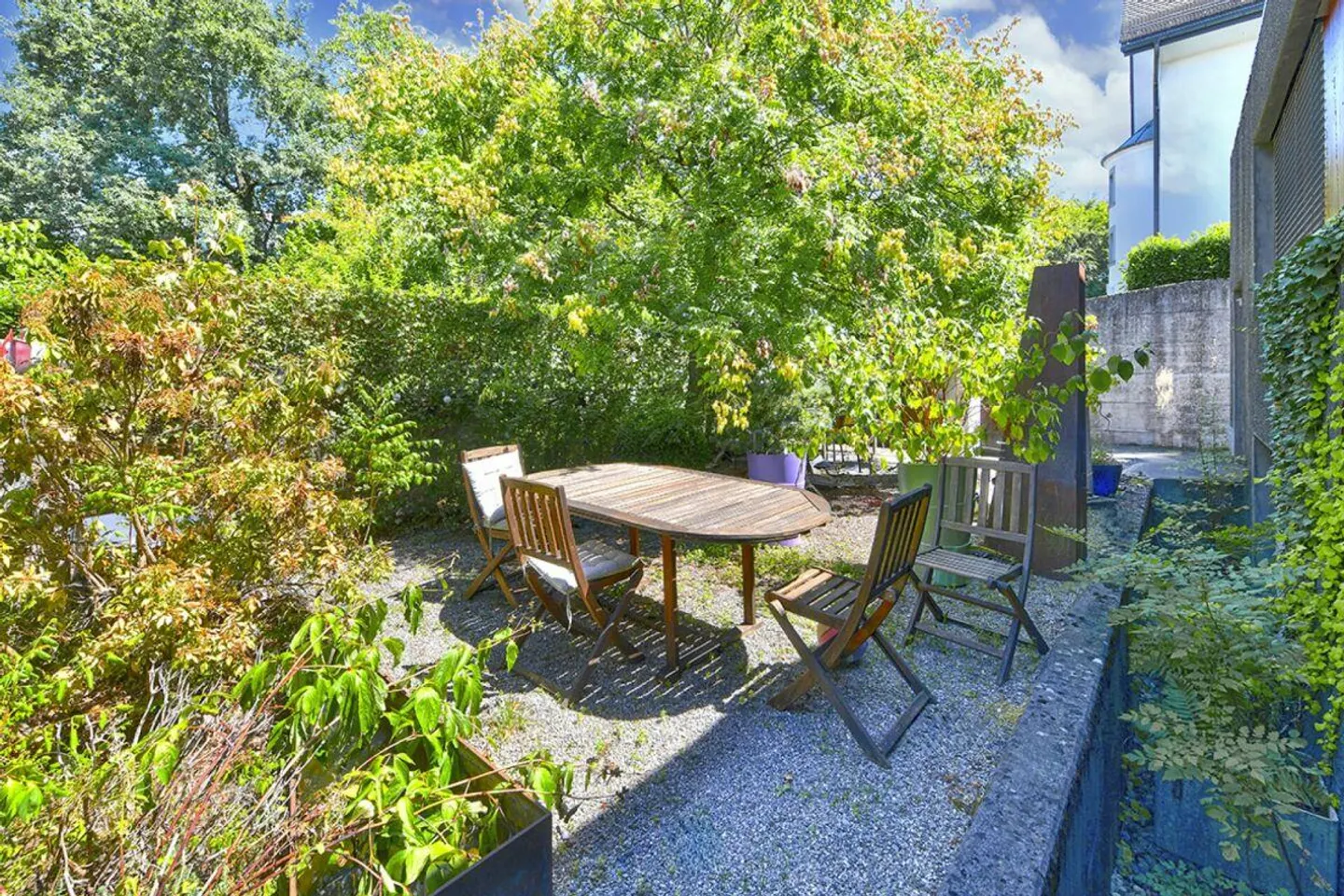4.5-Room Middle House with Extraordinary Architecture - Photo 12 of 16