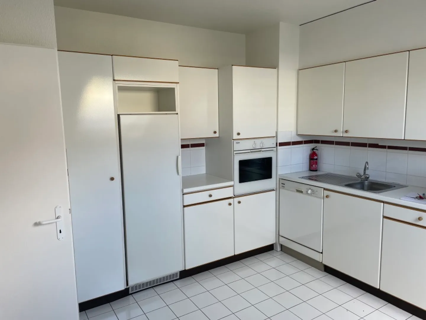 Bellissimo appartamento di 3 stanze di 113 m2, con galleria, a 100m dal lago - Foto 4 di 10