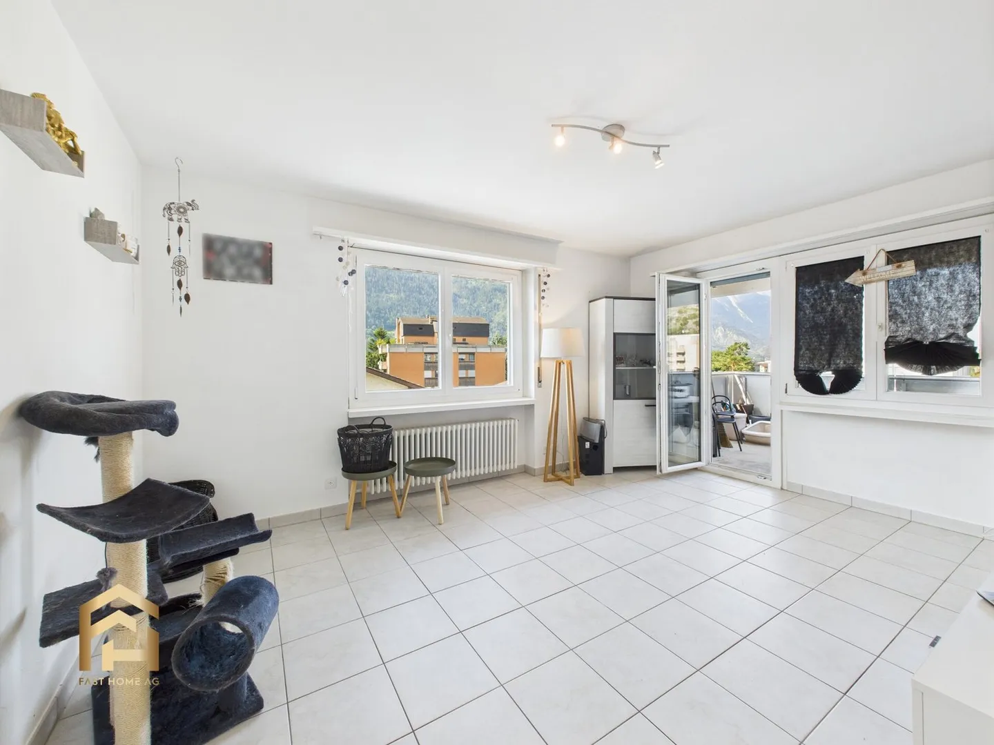 Bright 4.5-room apartment with large balcony and stunning mountain view - Photo 2 of 13