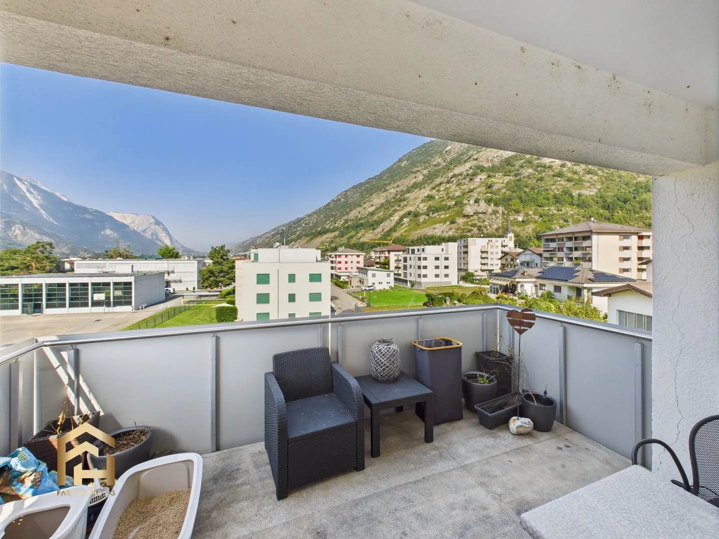 Bright 4.5-room apartment with large balcony and stunning mountain view - Photo 10 of 13