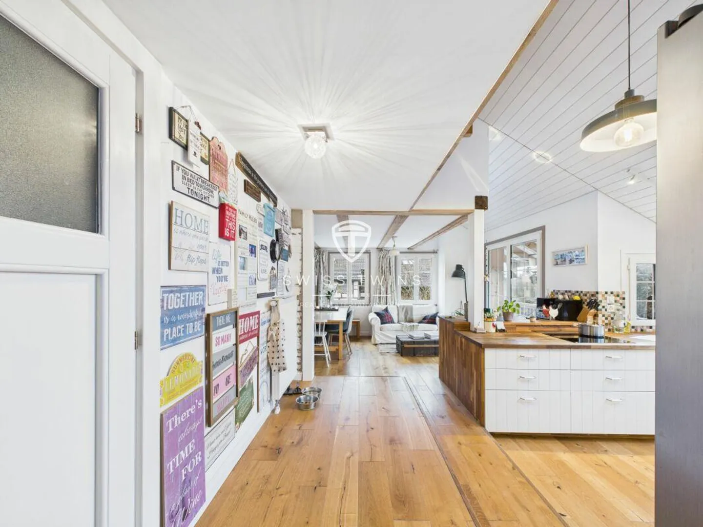 Stylish 6.5-room apartment in a historic building in Volken - Photo 12 of 18