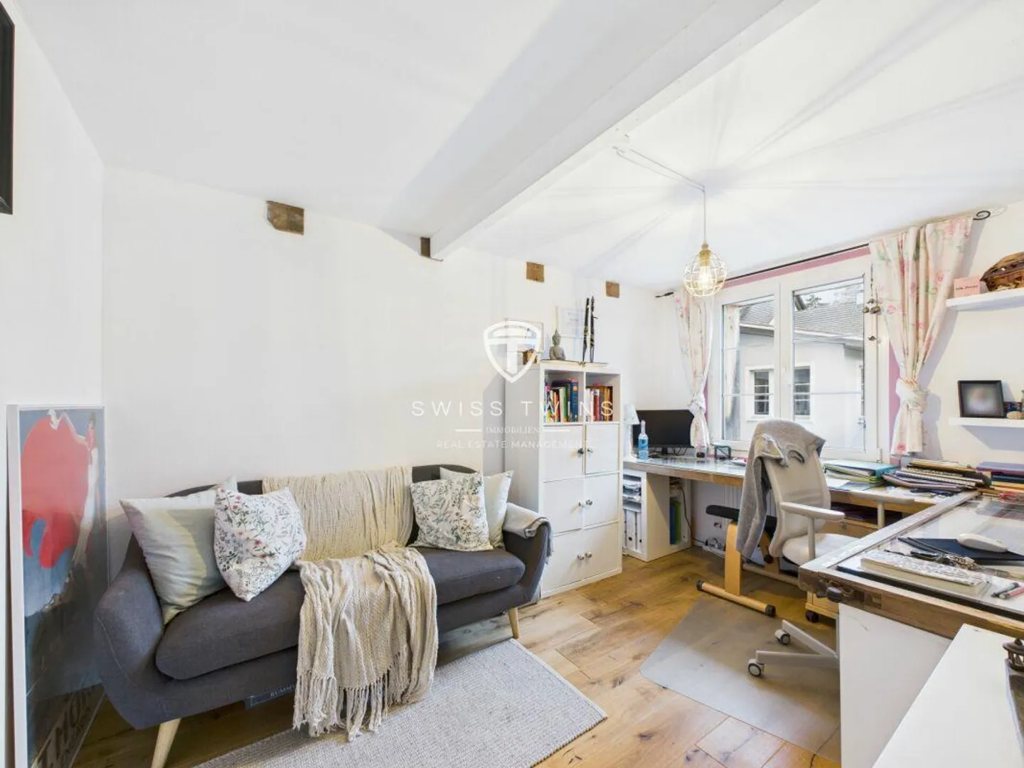 Stylish 6.5-room apartment in a historic building in Volken - Photo 17 of 18