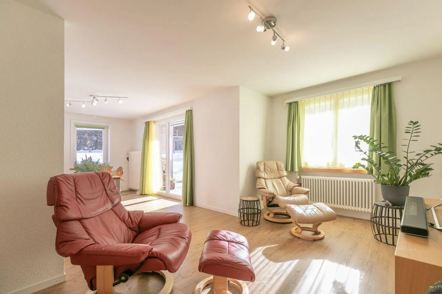 Maison jumelée de 4,5 pièces avec terrain généreux - Photo 6 sur 16