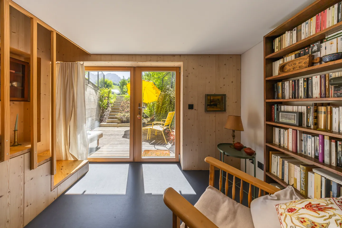 Property with Character: Renovated Attic with Tree Garden - Photo 7 of 13