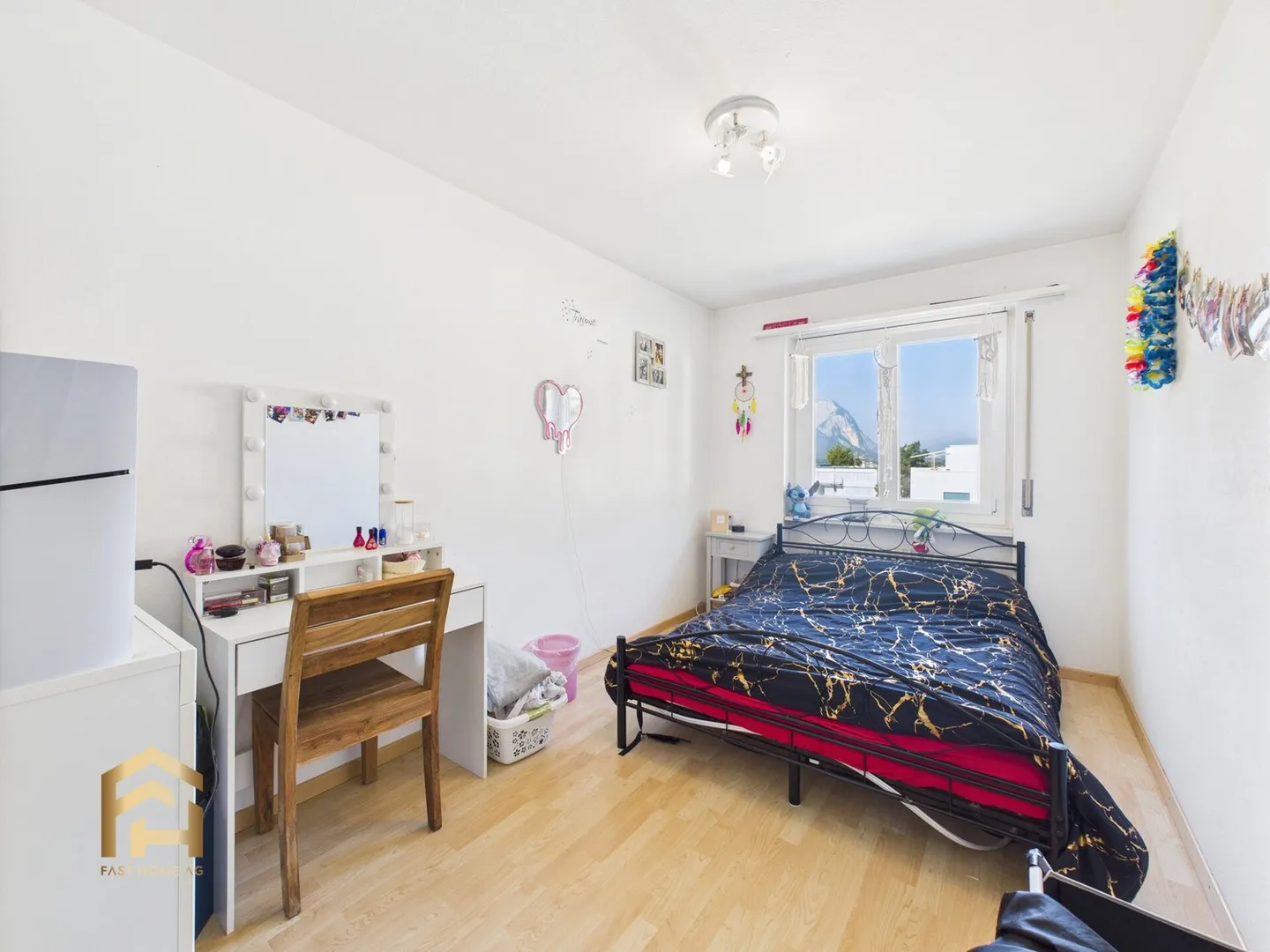 Bright 4.5-room apartment with large balcony and stunning mountain view - Photo 4 of 13