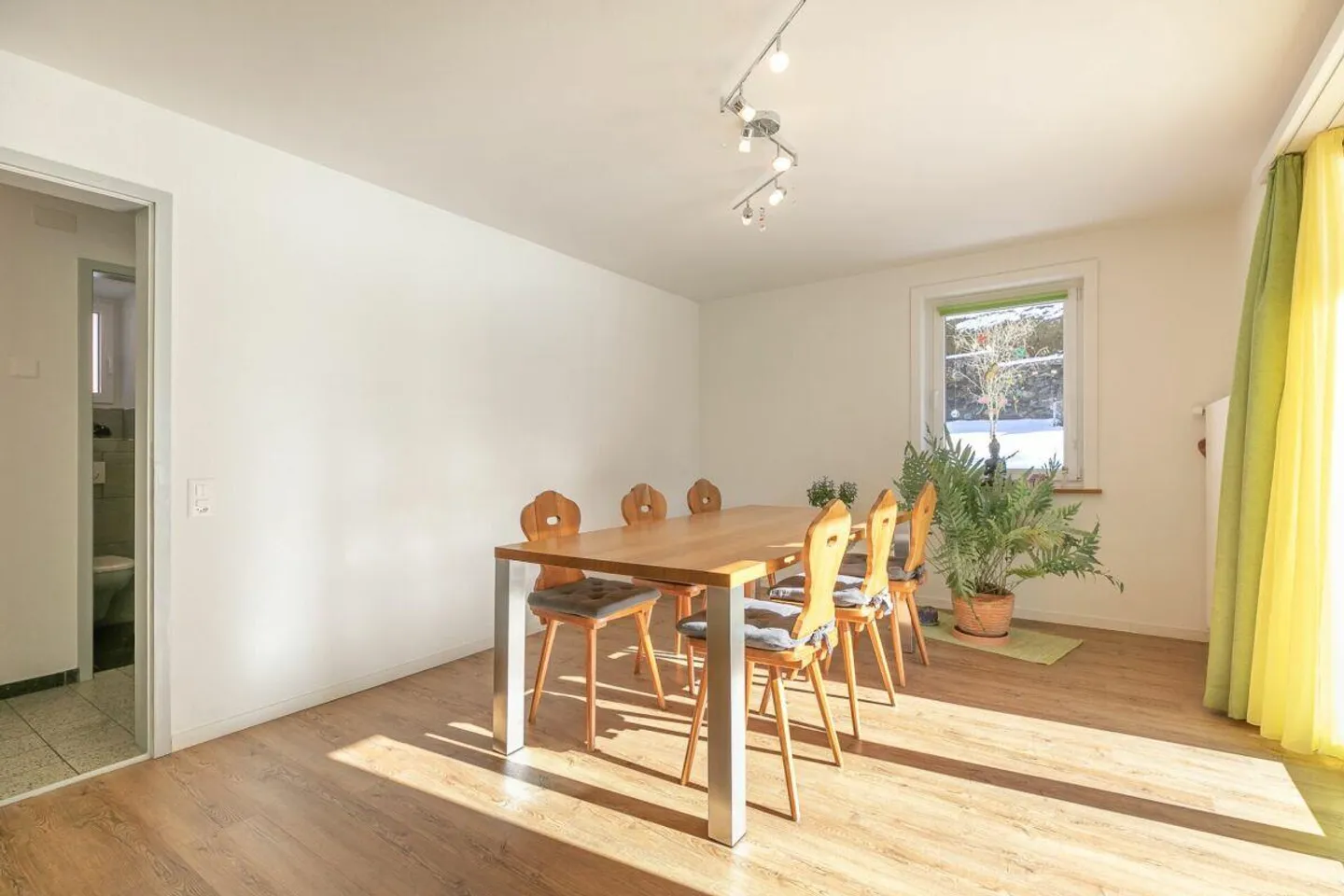 Maison jumelée de 4,5 pièces avec terrain généreux - Photo 2 sur 16