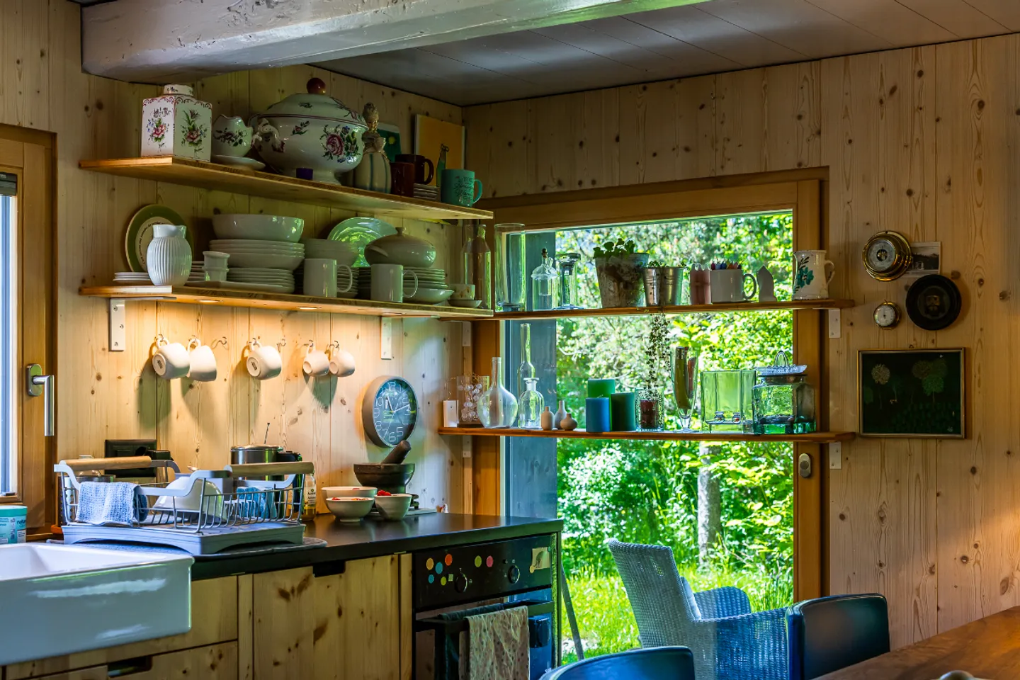 Property with Character: Renovated Attic with Tree Garden - Photo 10 of 13