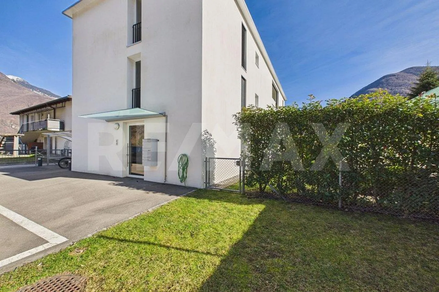 Moderne Wohnung mit grossem Garten - Foto 1 von 13