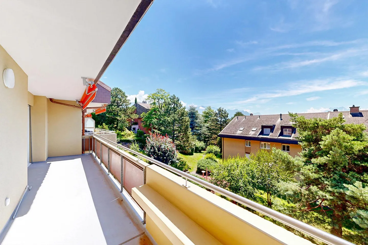 Appartement spacieux avec balcon - Photo 2 sur 7