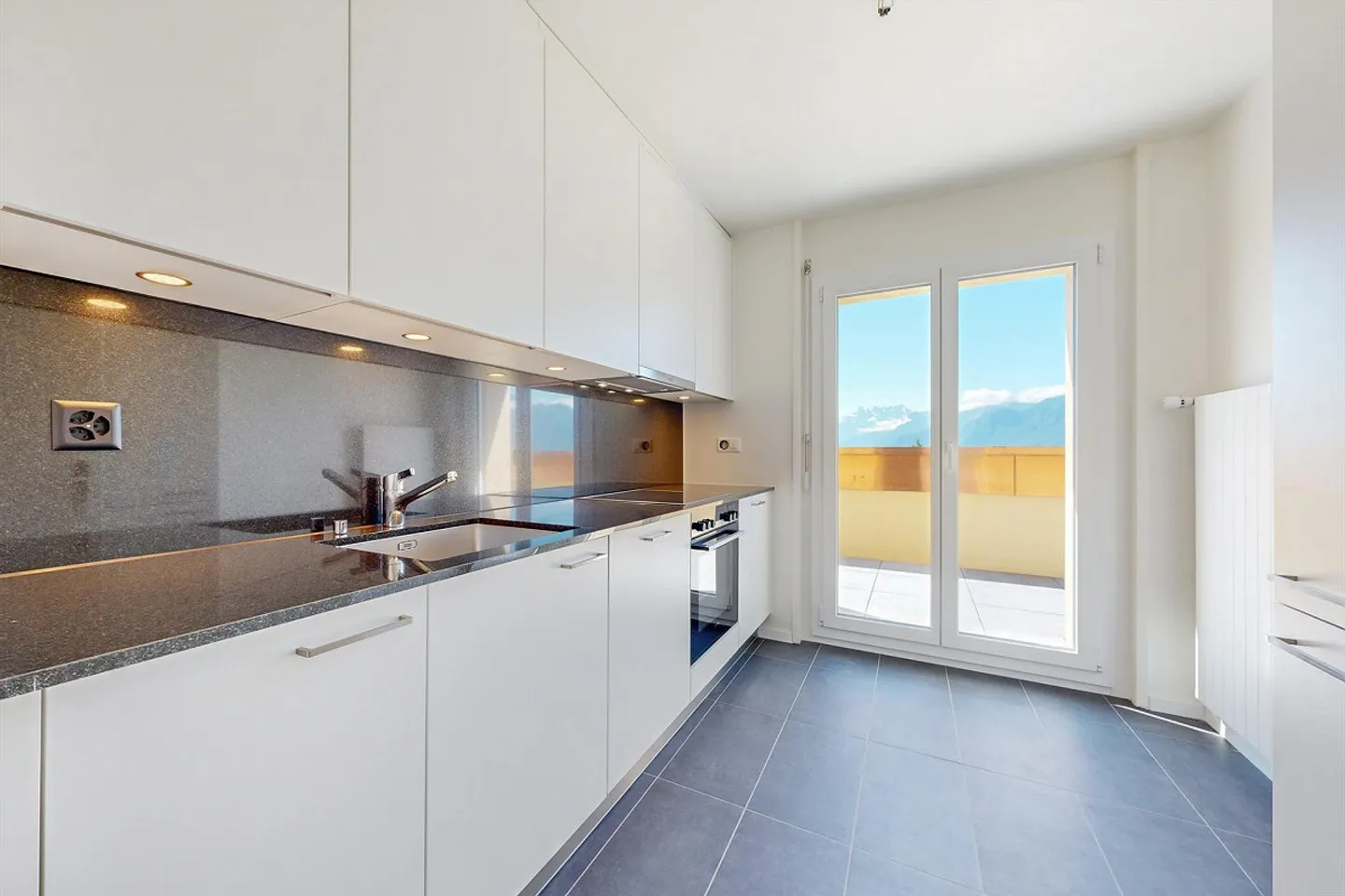 Appartement spacieux avec balcon - Photo 4 sur 7