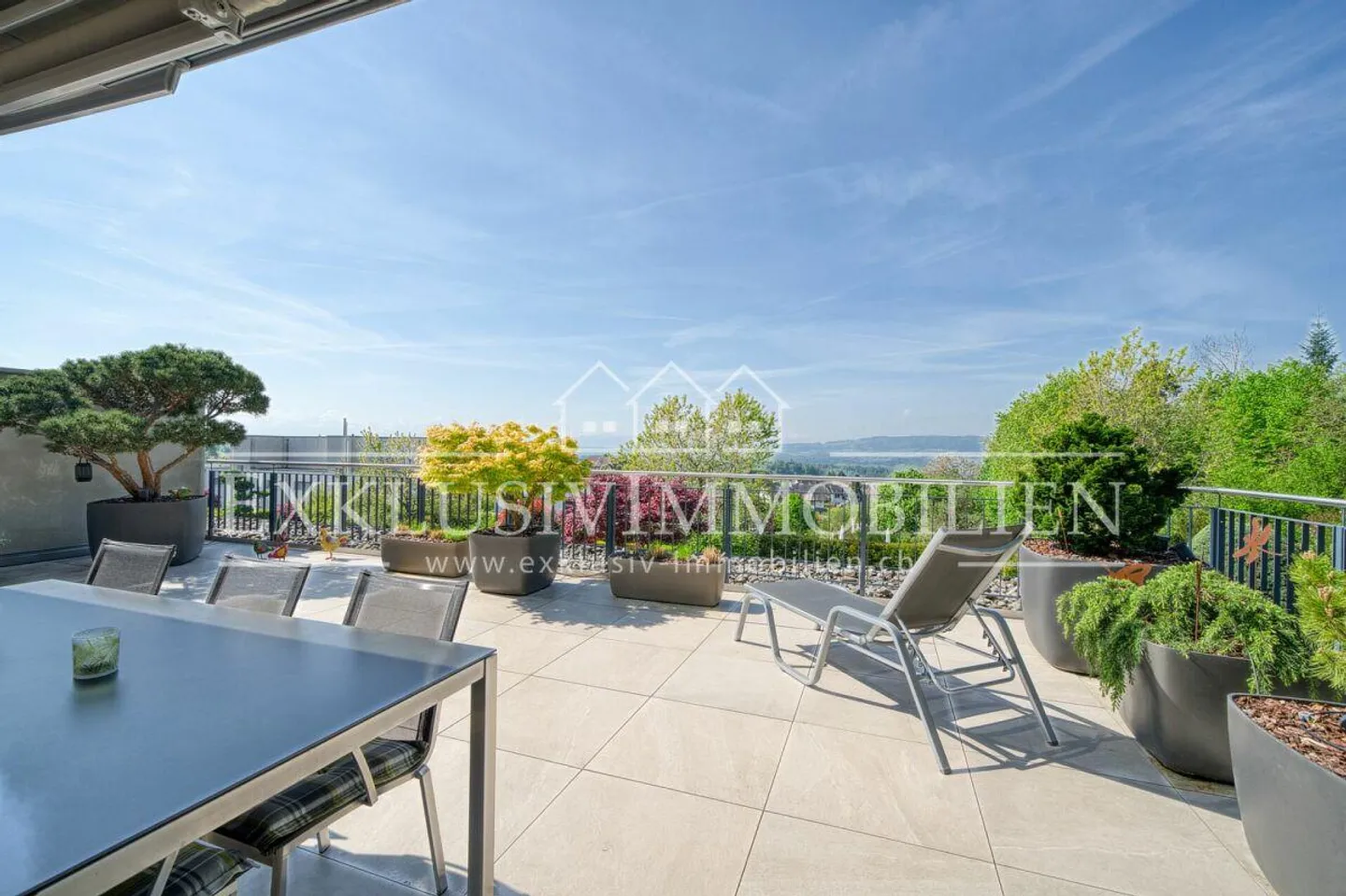 Un rêve de maison avec beaucoup d'espace et une belle vue - Photo 2 sur 4