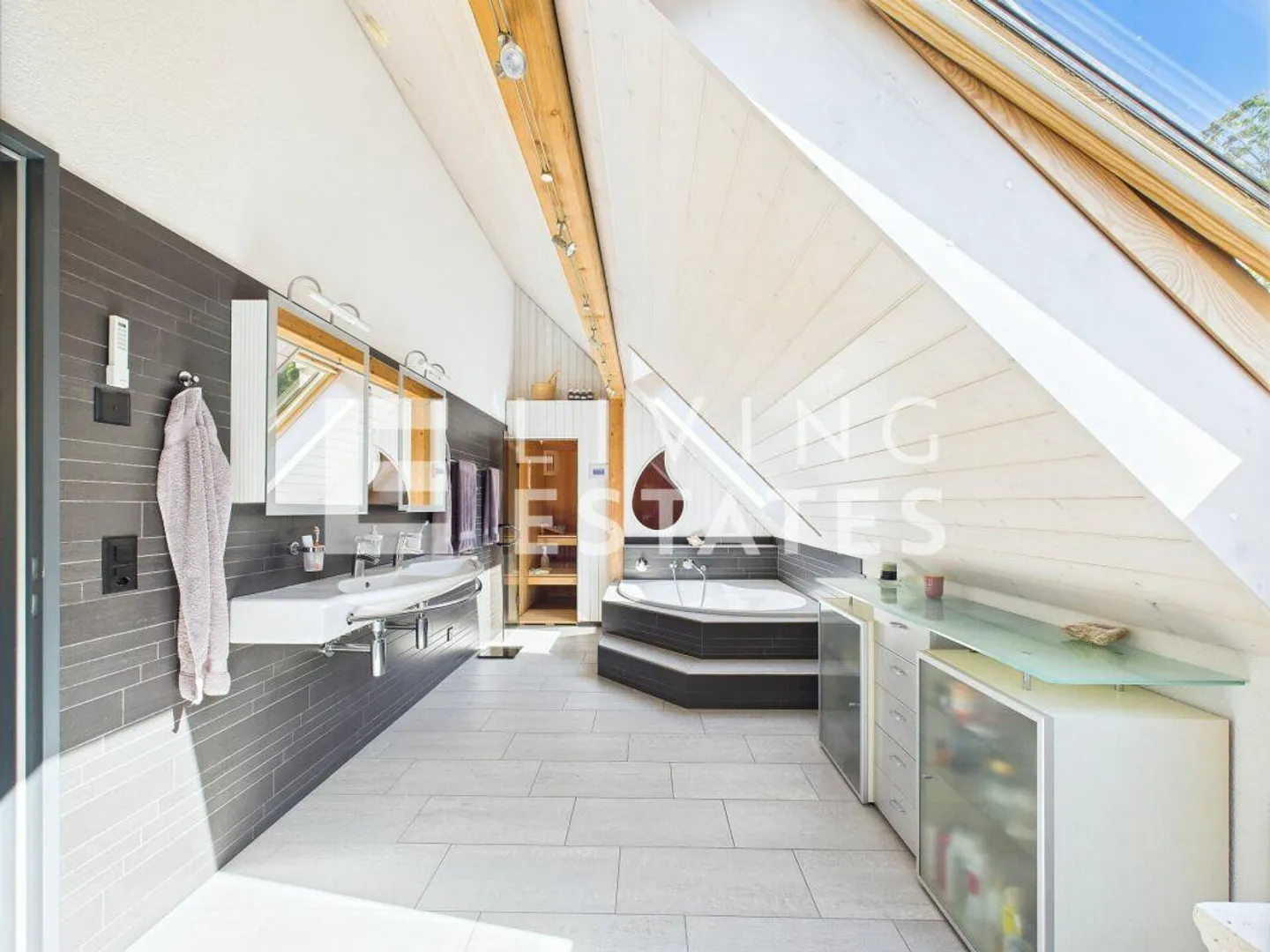 RÉSERVÉ - Photo 9 sur 18