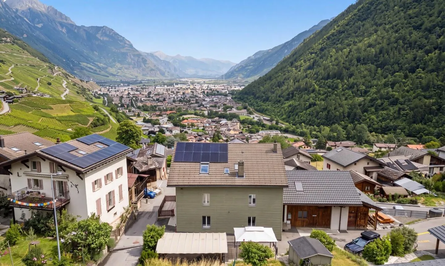 Martigny-Combe : Grande maison de village avec 2 appartements et vue - Photo 2 sur 11