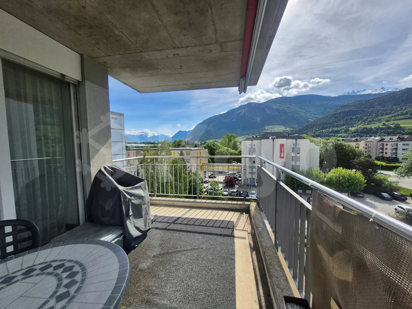 Beautiful 3.5-room apartment with balcony - Photo 2 of 7