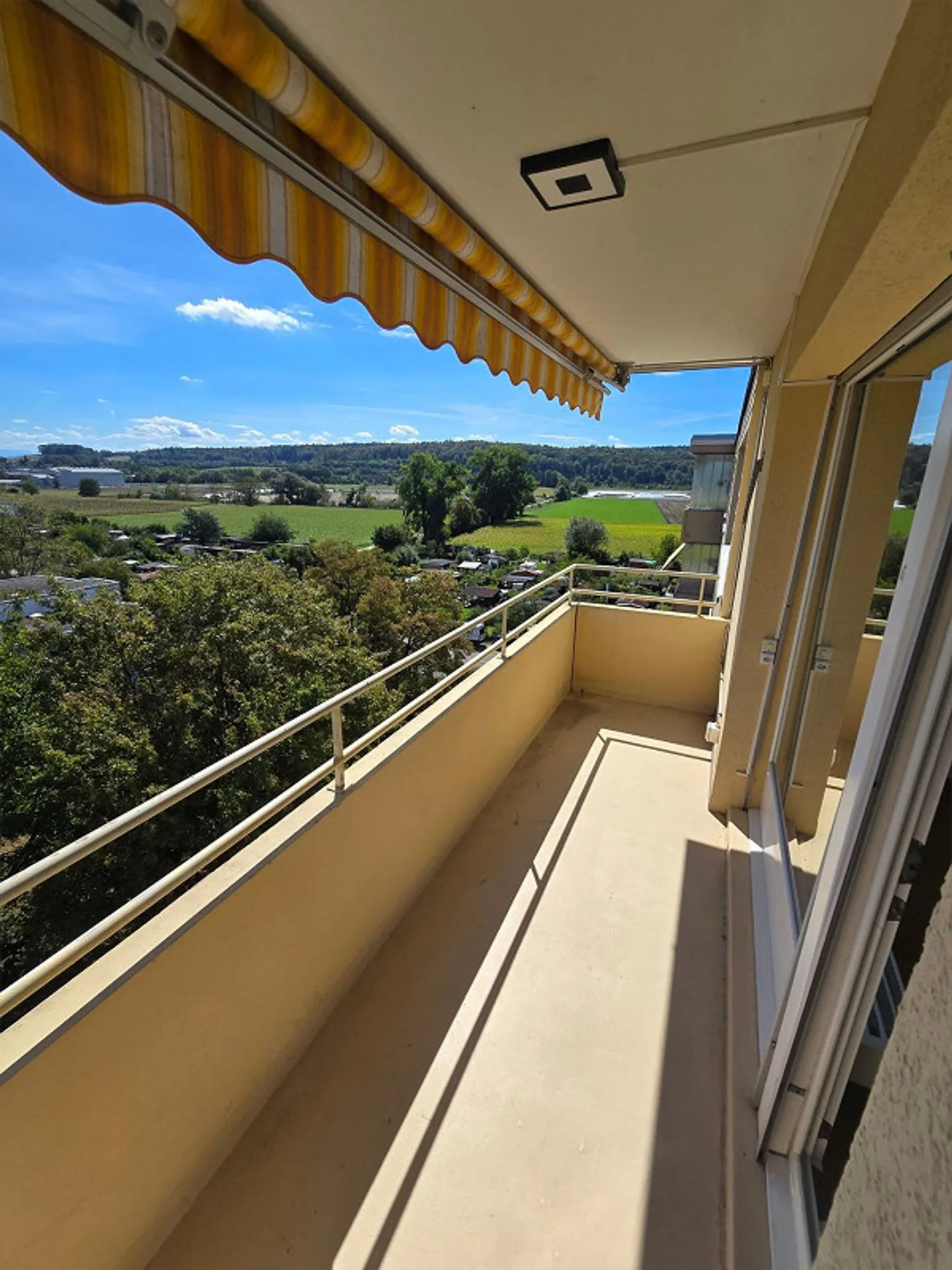 Appartement 3,5 pièces - dernier étage avec vue imprenable/balcon - Photo 4 sur 19