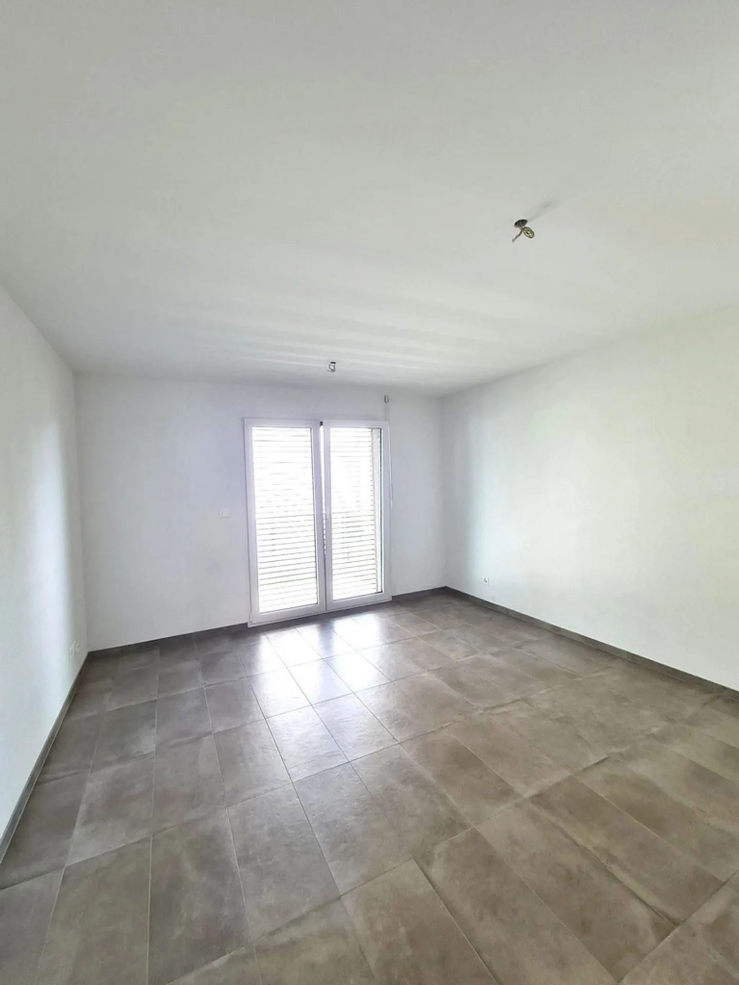 Apartment for rent - Photo 2 of 5