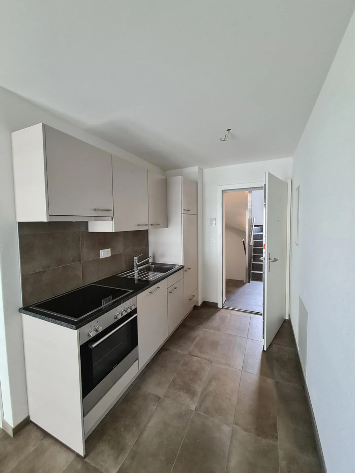 Apartment for rent - Photo 3 of 5