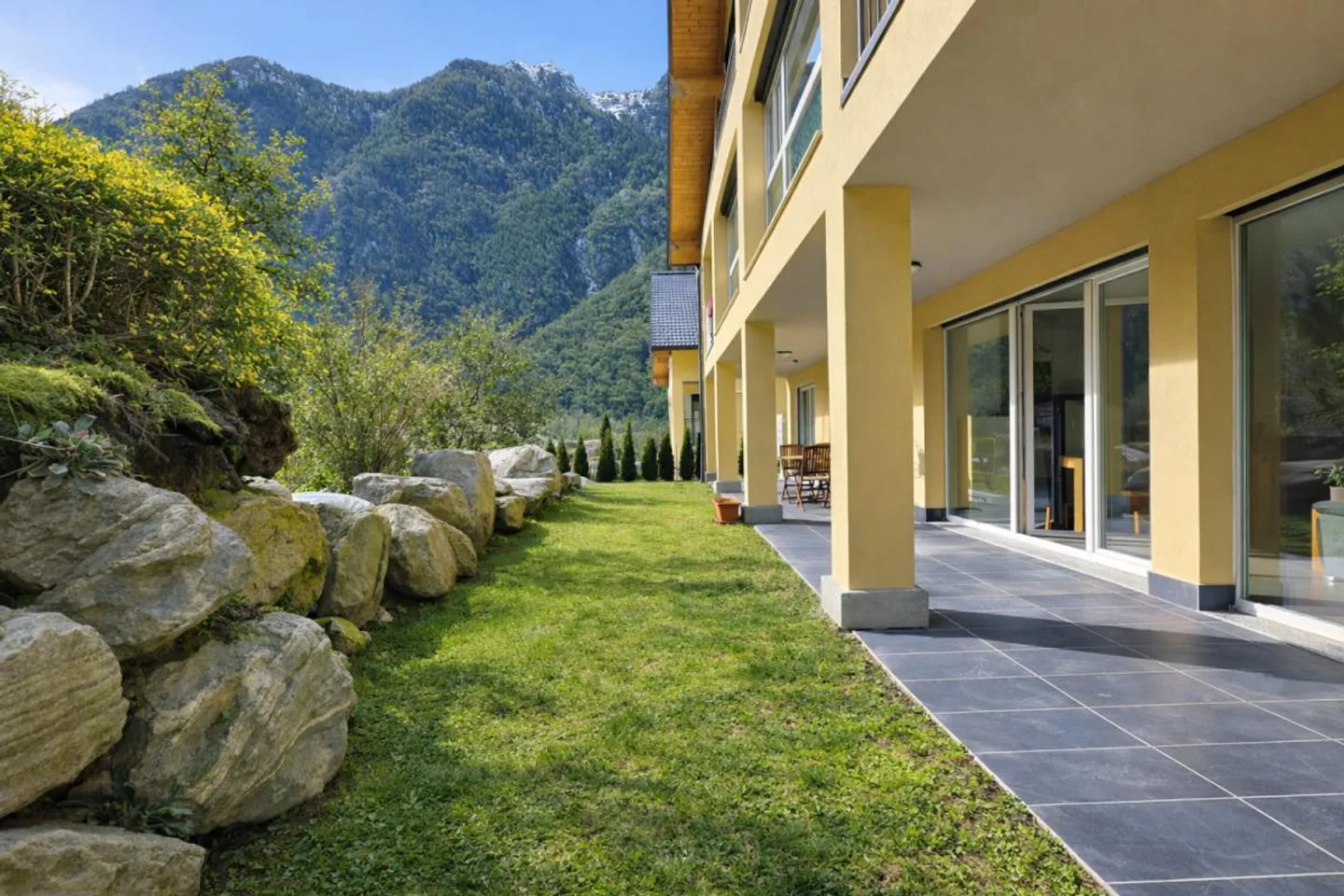 Modern 3.5 Room Apartment with approx. 45 m² Private Garden - Lostallo (Sorte) - Photo 1 of 7