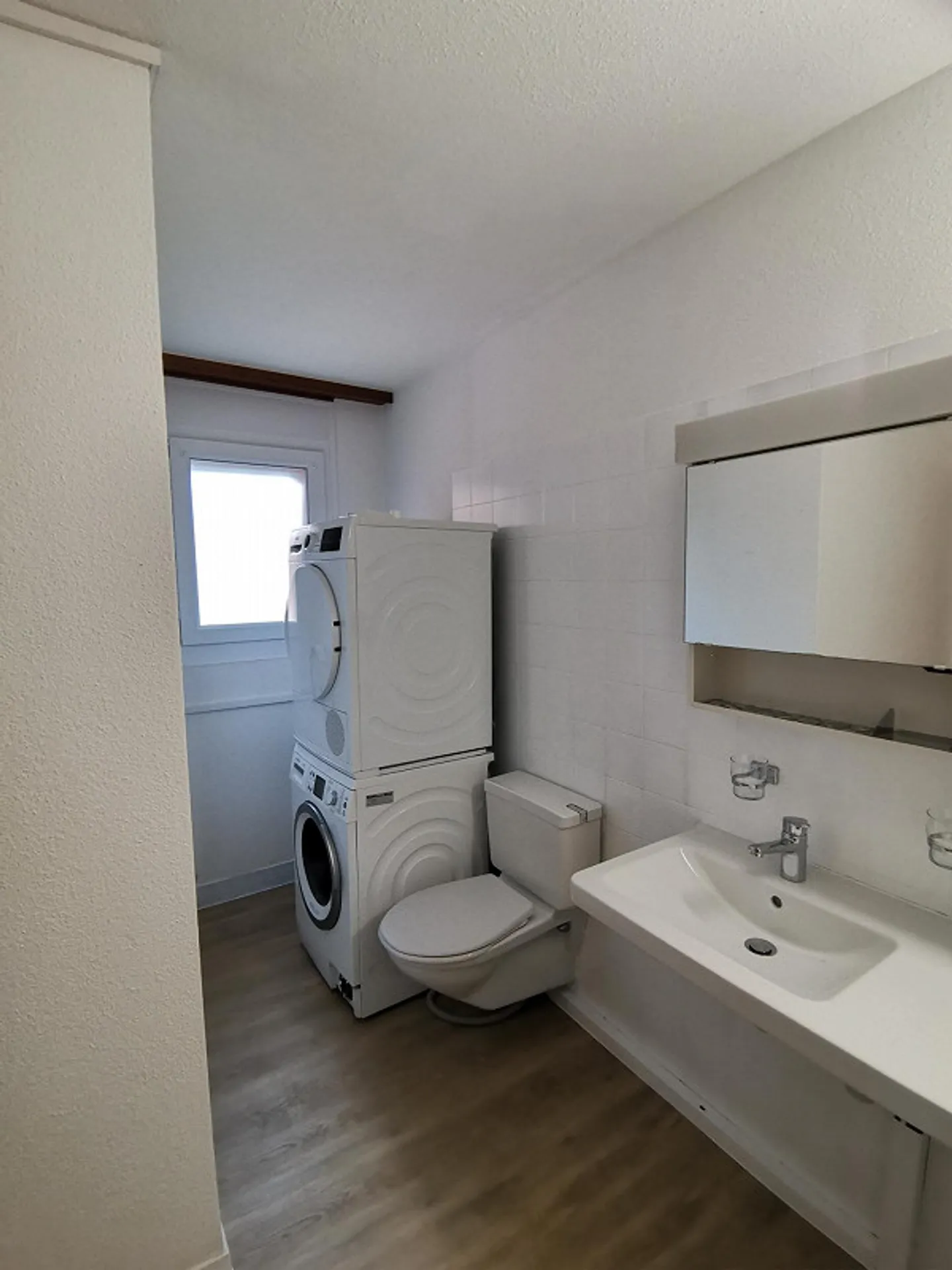 Appartamento 4½ locali al 1° piano in una vivace zona commerciale - Foto 3 di 11