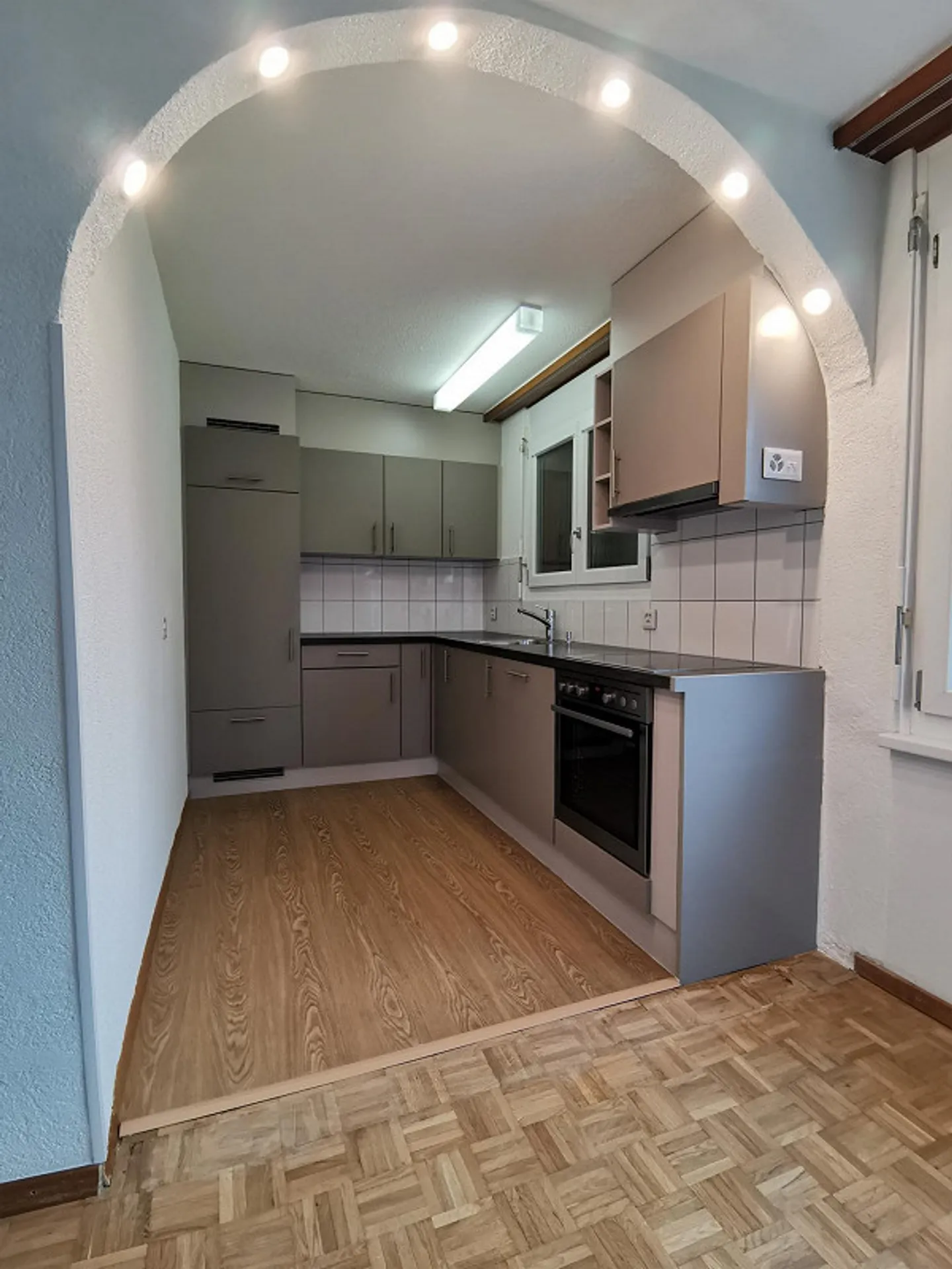 Appartamento 4½ locali al 1° piano in una vivace zona commerciale - Foto 8 di 11